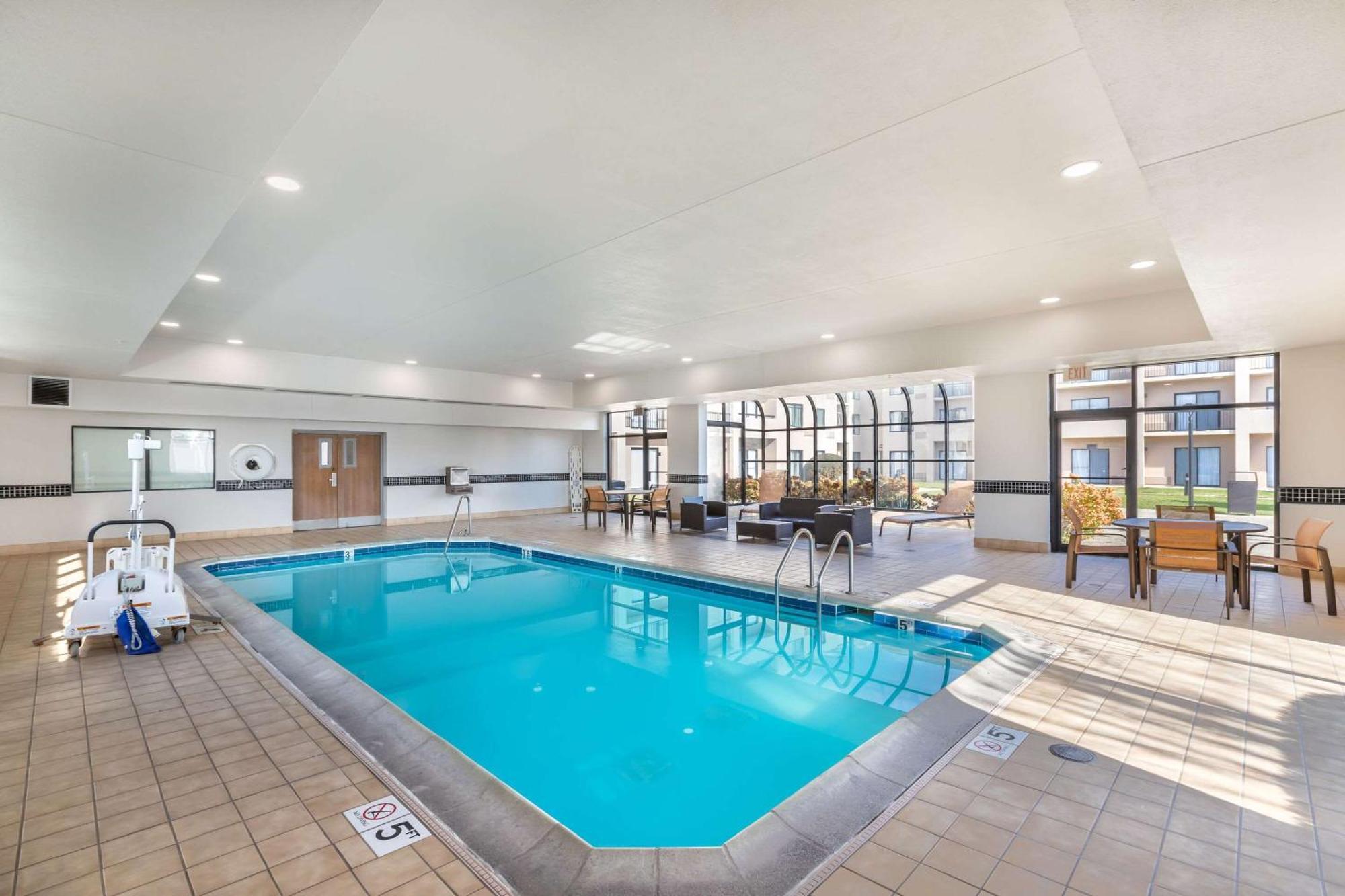 Comfort Inn & Suites Arlington Heights - Buffalo Grove Extérieur photo